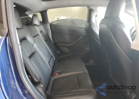 2022 Tesla Model Y z USA, uszkodzony, nr VIN 7SAYGDEF3NF414436